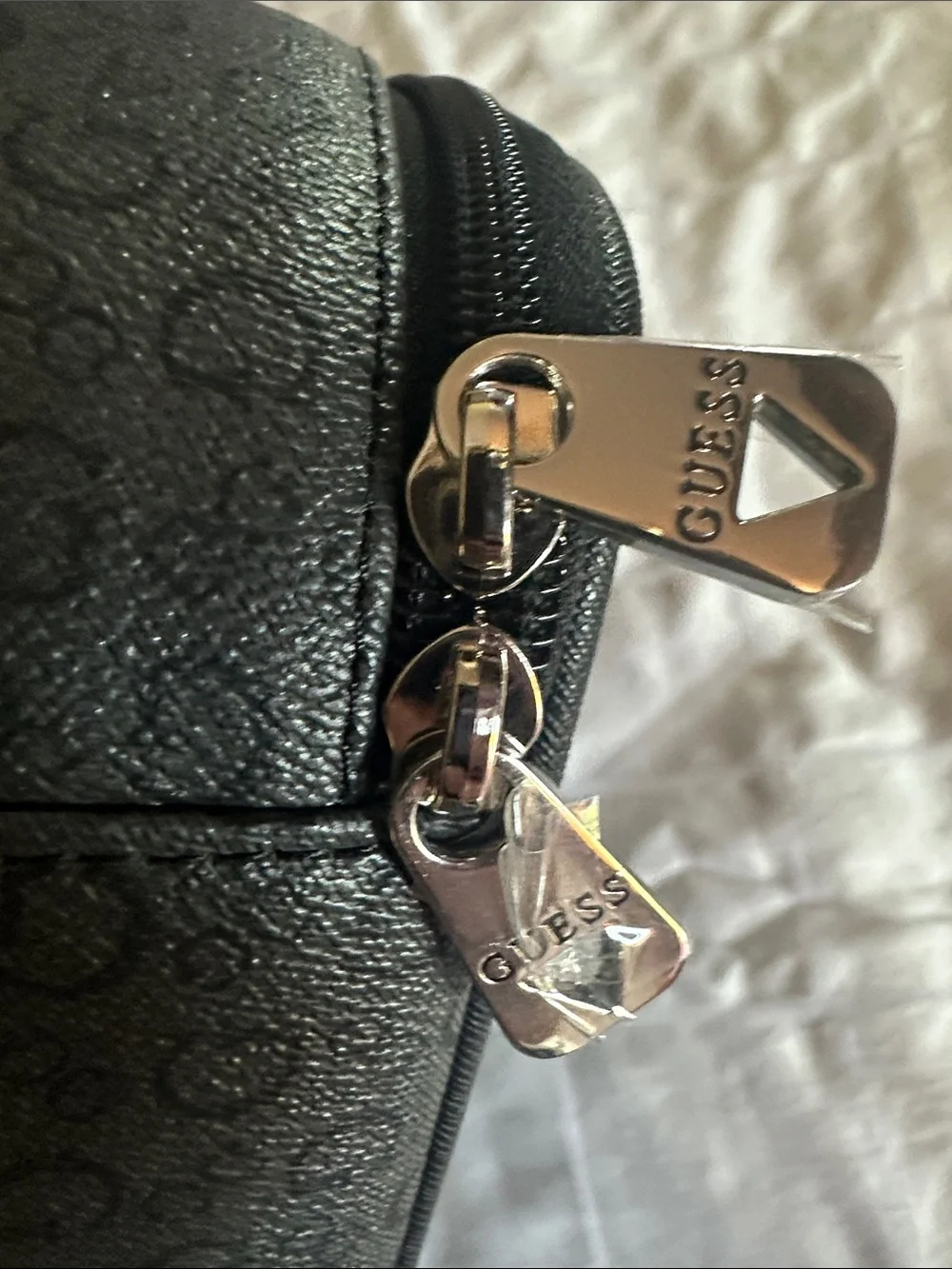 NWT GUESS Gray Signature Logo Cosmetic/Travel Case